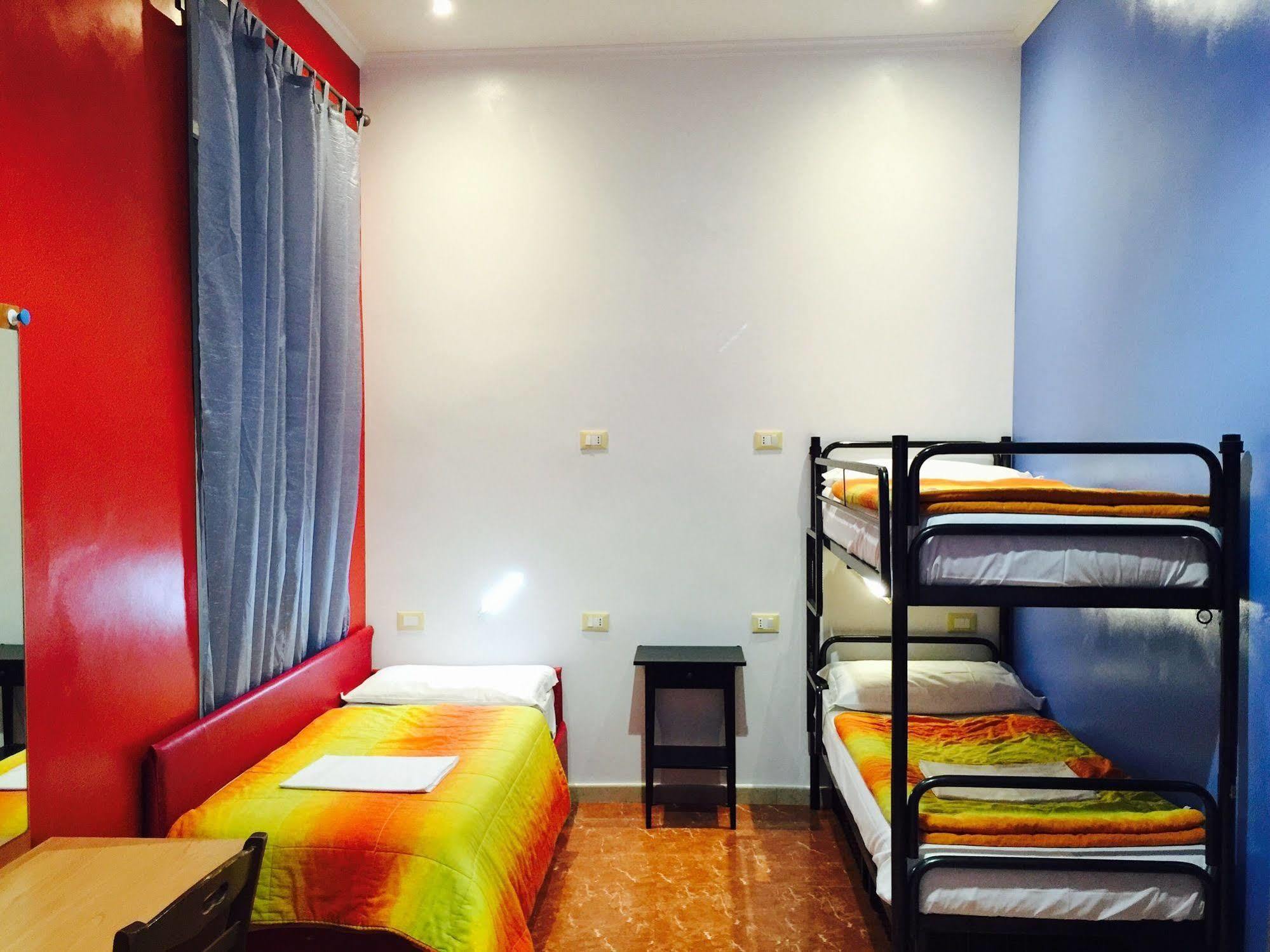 Hostel Legend R.g. Rom
